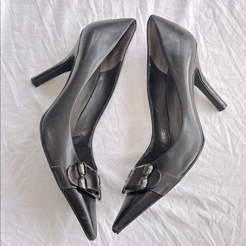 Women’s 8.5 Nine‎ West Black Leather Heels with Sleek Pointed-Toe and buckle